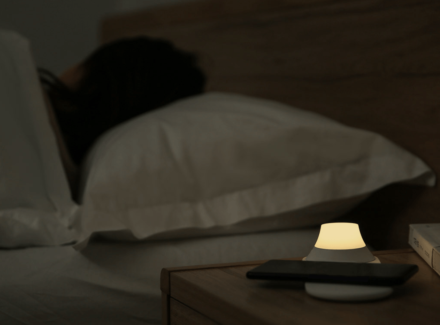 Yeelight induction charger with built-in night lamp